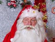 Ông Hulsue trong bộ đồ đỏ và râu tóc bác phơ của ông già Noel mỗi dịp Giáng sinh. Ảnh: Sun.