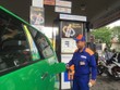 Giá xăng A95 “âm thầm” tăng, người dân chịu thiệt
