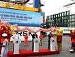 Bộ trưởng Nguyễn Xuân Cường cùng đại diện VASEP và Tổng công ty Tân Cảng Sài Gòn bấm nút phát lệnh xuất khẩu thủy sản 2018. Ảnh: Hồng Phúc