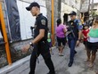 Cảnh sát Philippines tuần tra (Ảnh minh họa: EPA)