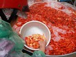 Dân buôn ôm số lượng cá chép cực lớn phục vụ nhu cầu ngày 23 tháng Chạp.