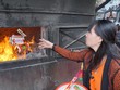 Bình quân mỗi ngày, Công ty Thực phẩm Yên Bái thu về gần nửa tỷ đồng chỉ tiền bán vàng mã, giấy đế. Ảnh minh họa: Hoàng Hiệp.