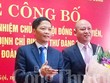 Bộ trưởng Trần Tuấn Anh trao quyết định và chúc mừng ông Nguyễn Phú Cường