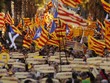 Những người ủng hộ Catalonia độc lập tuần hành ở Barcelona ngày 11/3. Ảnh: AFP.