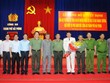 Lãnh đạo thành phố, Công an thành phố Hải Phòng, đại diện Bộ Công an chúc mừng Đại tá Đào Quang Trường. Ảnh CAHP