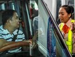 Tài xế tranh cãi với nhân viên BOT Cai Lậy về giá vé qua trạm thu phí. Ảnh: Nguyễn Thành.
