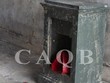 Chiếc két sắt bị đập phá. (Ảnh CAQB)