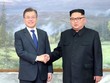 Nhà lãnh đạo Triều Tiên Kim Jong-un (phải) và Tổng thống Hàn Quốc Moon Jae-in (Ảnh: Reuters).