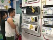 Kinh tế eo hẹp, nhiều gia đình đắn đo không biết có nên chọn mua điều hòa giá rẻ hay không?