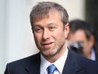 Tỷ phí Abramovich mua lại Chelsea từ năm 2003. Việc xin gia hạn thị thực Anh đã hết hạn của ông đang bị kéo dài bất thường. Ảnh: AFP.