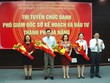 Lãnh đạo TP. Đà Nẵng chúc mừng bốn ứng viên dự thi. Ảnh: VGP/Minh Trang.