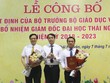 Thứ trưởng Phạm Mạnh Hùng trao quyết định bổ nhiệm Giám đốc Đại học Thái Nguyên cho GS.TS Phạm Hồng Quang và chúc mừng GS.TS Đặng Kim Vui.