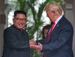 Tổng thống Donald Trump và nhà lãnh đạo Kim Jong-un gặp nhau tại Singapore (Ảnh: Reuters).