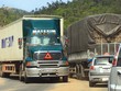 Những quy định về kinh doanh vận tải bằng ô tô đang còn nhiều bất cập và gây tranh cãi. Ảnh: Đức Thanh.