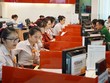 Giao dịch quầy ở một ngân hàng tại TP HCM. Ảnh: Anh Tú.