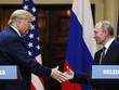 Tổng thống Trump và Tổng thống Putin bắt tay trong cuộc gặp tại Helsinki (Ảnh: AFP).