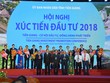 Thủ tướng Nguyễn Xuân Phúc và lãnh đạo tỉnh Tiền Giang chúc mừng, tặng hoa cảm ơn các DN đã đồng hành và có những đóng góp cho công tác an sinh xã hội tỉnh Tiền Giang.