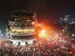 “Biển người” mừng chiến thắng của Olympic Việt Nam ở hồ Hoàn Kiếm