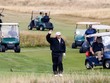 Tổng thống Trump chơi golf hôm 1/9. Ảnh: Reuters.