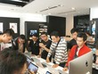 Tại Việt Nam, hiện có gần 20 cửa hàng ủy quyền chính hãng của Apple. Trong ảnh: Cửa hàng F.Studio by FPT của FPT Retail.