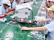 Dây chuyền sản xuất tai nghe cho điện thoại thông minh của Công ty trách nhiệm hữu hạn Glonics Việt Nam với 100% vốn FDI Hàn Quốc. (Ảnh: Hoàng Nguyên/TTXVN).