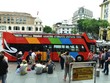 Xe buýt 2 tầng được sử dụng làm phương tiện phục vụ khách du lịch nội thành Hà Nội.