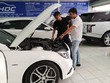 Ô tô cũ đã qua sử dụng lại có giá cao hơn cả những chiếc xe mới chưa từng lăn bánh. Ảnh: Vietnamnet.