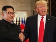 Tổng thống Mỹ Donald Trump (phải) và lãnh đạo Triều Tiên Kim Jong-un tại hội nghị thượng đỉnh ở Singapore hồi tháng 6 năm ngoái. Ảnh: Reuters.