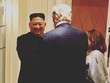 Chủ tịch Kim Jong-un tươi cười khi tạm biệt Tổng thống Trump. Ảnh: Instagram.
