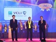 Ông Vũ Tuấn Minh – Phó Tổng Giám đốc VCLI nhận giải thưởng Rồng Vàng 2019.