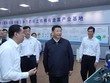 Ông Tập Cận Bình (giữa, áo sẫm màu) thăm doanh nghiệp đất hiếm ở Giang Tây, Trung Quốc ngày 20/5. Ảnh: Xinhua.