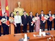 Lãnh đạo Tỉnh ủy Bà Rịa-Vũng Tàu trao Quyết định và tặng hoa các cán bộ được phân công công tác mới. (Ảnh: Ngọc Sơn/TTXVN).