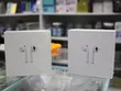 Airpods "nhái" được nhiều người chọn mua vì giá rẻ chỉ bằng 1/10 sản phẩm thật. Ảnh: Bảo Lâm.