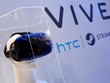 Tai nghe thực tế ảo như Vive chính là điều mà HTC đang nghĩ đến. Ảnh: Reuters