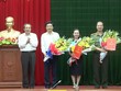 Bí thư Tỉnh ủy Quảng Bình Hoàng Đăng Quang trao quyết định của Ban Bí thư Trung ương Đảng chuẩn y, chỉ định 3 đồng chí tham gia Ban Chấp hành, Ban Thường vụ Tỉnh ủy Quảng Bình.