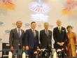 Thủ tướng Malaysia Mahathir Mohamad và các quan chức nước chủ nhà tham gia họp báo về Năm APEC 2020. (Ảnh: Hà Ngọc/TTXVN).