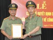 Thiếu tướng Đỗ Văn Hoành (bên phải), Chánh Thanh tra Bộ Công an được bổ nhiệm làm Chánh Văn phòng Cơ quan Cảnh sát Điều tra Bộ Công an.