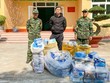 Quynh cùng số khẩu trang bị bắt giữ. Ảnh: Hữu Việt.