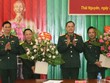 Trung tướng Dương Đình Thông chúc mừng các đồng chí được điều động, bổ nhiệm chức vụ mới.
