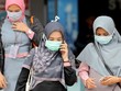 Người dân Indonesia đeo khẩu trang phòng chống dịch COVID-19. (Nguồn: EPA-EFE).