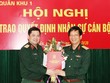 Thay mặt Bộ Quốc phòng, Thiếu tướng Nguyễn Hồng Thái, Tư lệnh Quân khu 1 trao quyết định cho Thiếu tướng Nguyễn Đăng Bảo.