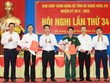 Lãnh đạo tỉnh Hà Giang trao quyết định và chúc mừng các cán bộ nhận nhiệm vụ mới.
