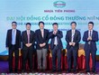 Các thành viên HĐQT Nhựa Tiền Phong nhiệm kỳ 2020-2025 ra mắt các cổ đông.