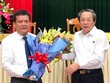 Đồng chí Hoàng Đăng Quang, Bí thư Tỉnh ủy, Chủ tịch HĐND tỉnh Quảng Bình chúc mừng đồng chí Trần Phong.