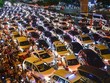 Ôtô nối đuôi nhau vào trung tâm TP HCM, kẹt cứng ở khu vực Hàng Xanh, năm 2019.