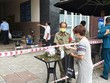 Người nhà đến gửi thực phẩm vào bên trong đều được khử khuẩn tay trước khi ra về.