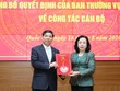 Phó Bí thư Thường trực Thành ủy Ngô Thị Thanh Hằng trao Quyết định cho ông Đỗ Huy Chiến.