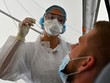Nhân viên y tế lấy mẫu bệnh phẩm tại Rennes, tây Pháp ngày 7/9. Ảnh: AFP.