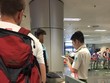 Lực lượng an ninh hàng không kiểm tra giấy tờ đi máy bay tại Nội Bài.
