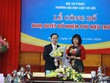 Thứ trưởng Bộ Tư pháp Đặng Hoàng Oanh chúc mừng tân Phó Hiệu trưởng Đại học Luật Lê Đình Nghị.